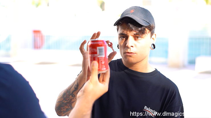 Solid by Juan Capilla & Julio Montoro (Gimmick Not Included)